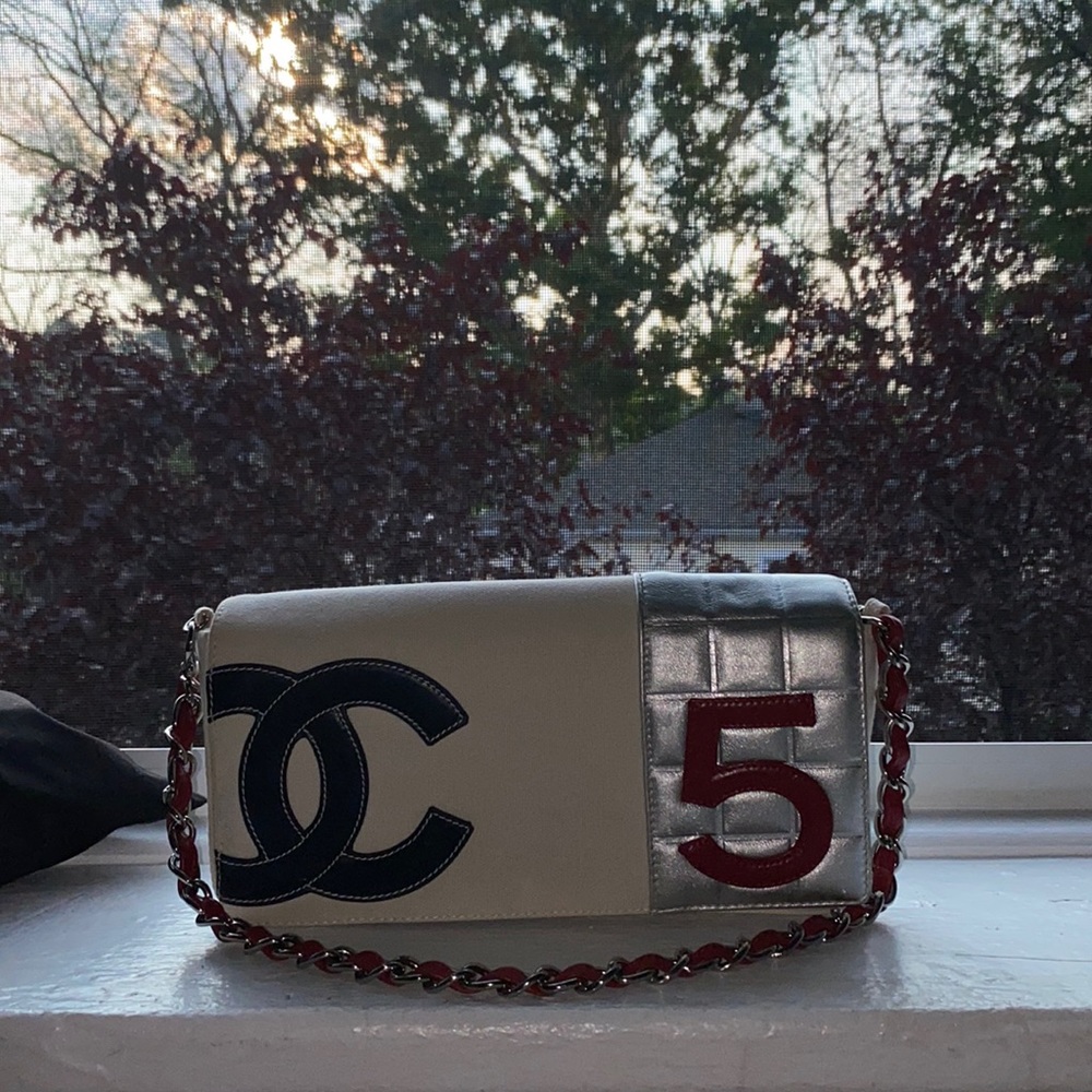Chanel bag 💯 Authentic - Picture 3 of 7